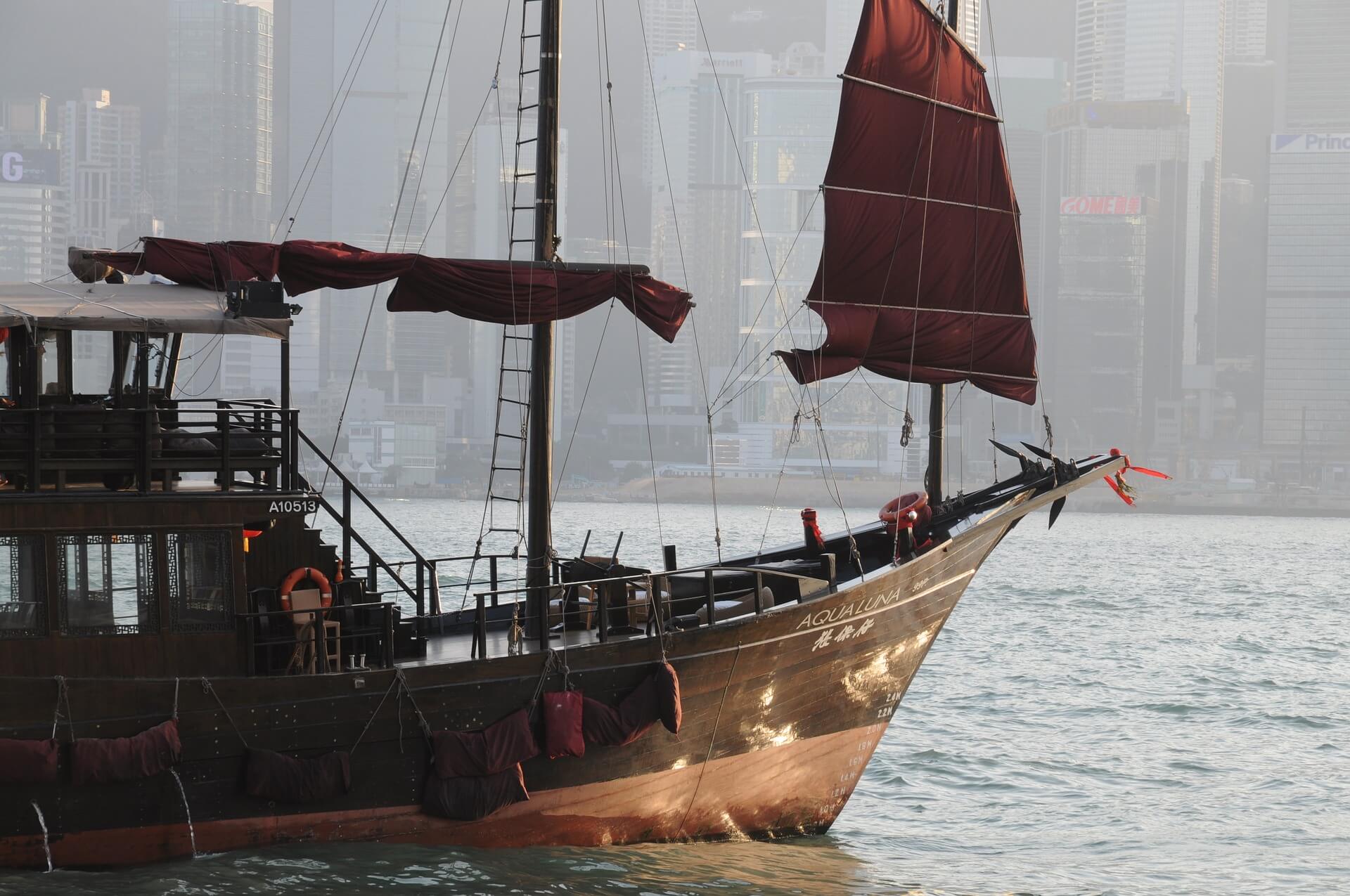 hong-kong-junk-boat-2644630_1920