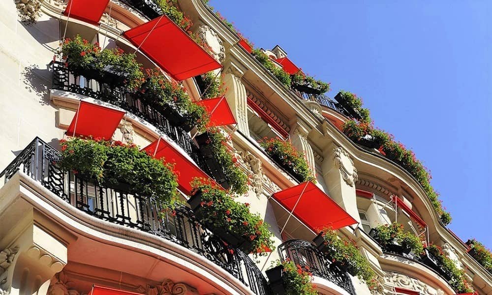 paris-plaza-athenee-facade-1600x900